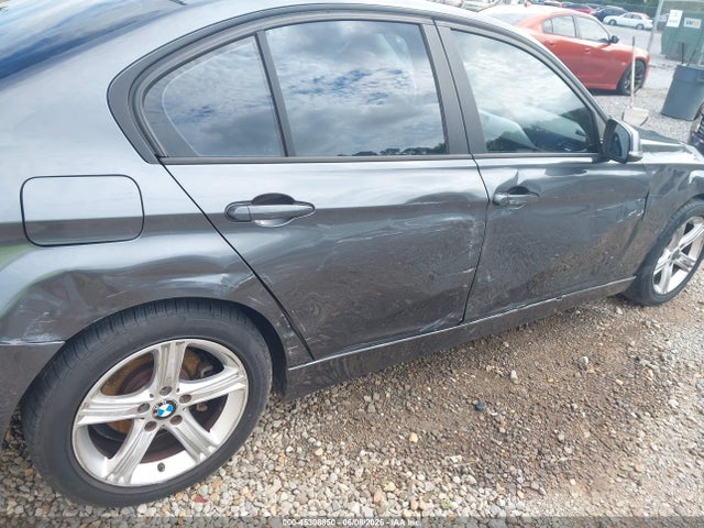 BMW 320i Xdrive 2014 WBA3C3C53EF985943 Image 17