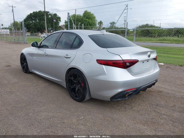 45309071 :رقم المزاد ، ZARFAECN7H7542233 vin ، 2017 Alfa Romeo Giulia Ti Rwd مزاد بيع