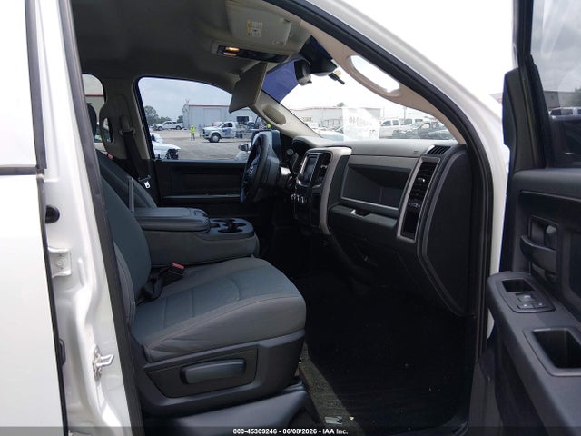 45309246 :رقم المزاد ، 3C6UR5HJXFG649897 vin ، 2015 Ram 2500 Tradesman مزاد بيع