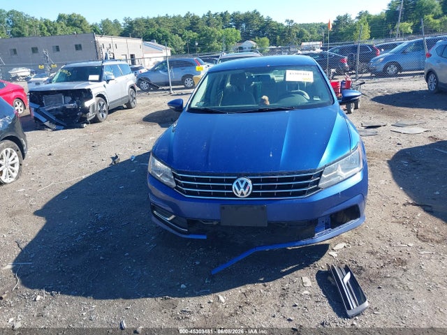 1VWAT7A38HC014989 Volkswagen Passat 1.8t S