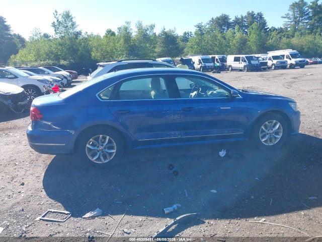 1VWAT7A38HC014989 Volkswagen Passat 1.8t S