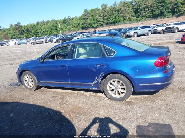 1VWAT7A38HC014989 Volkswagen Passat 1.8t S