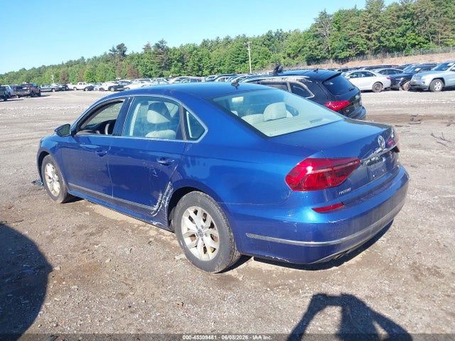 1VWAT7A38HC014989 Volkswagen Passat 1.8t S