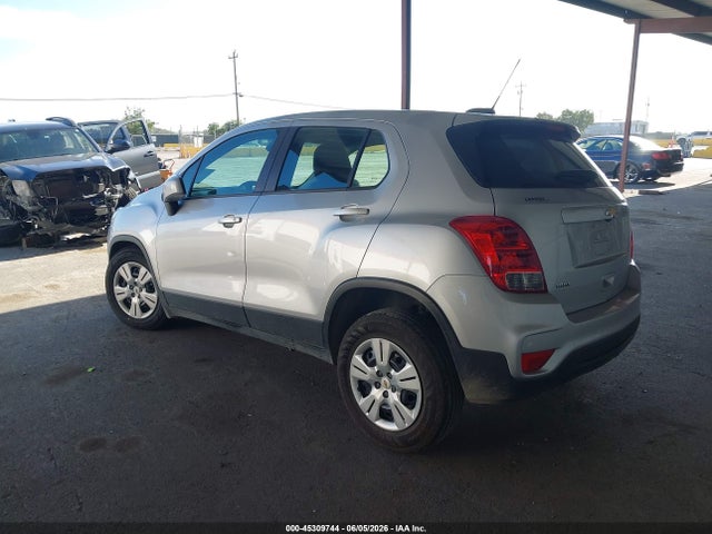 Chevrolet TRAX LS 2018 KL7CJKSBXJB720686 Image 3