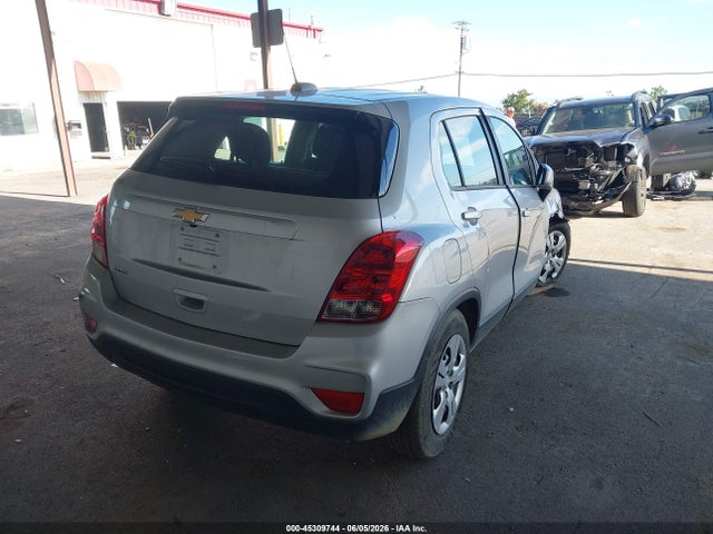Chevrolet TRAX LS 2018 KL7CJKSBXJB720686 Image 4