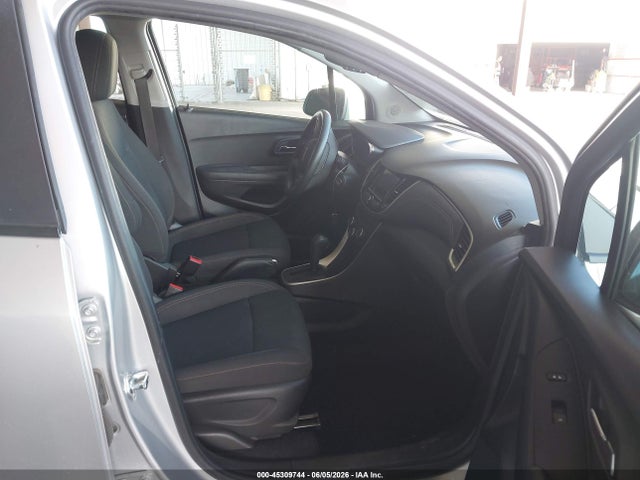 KL7CJKSBXJB720686 Chevrolet TRAX LS