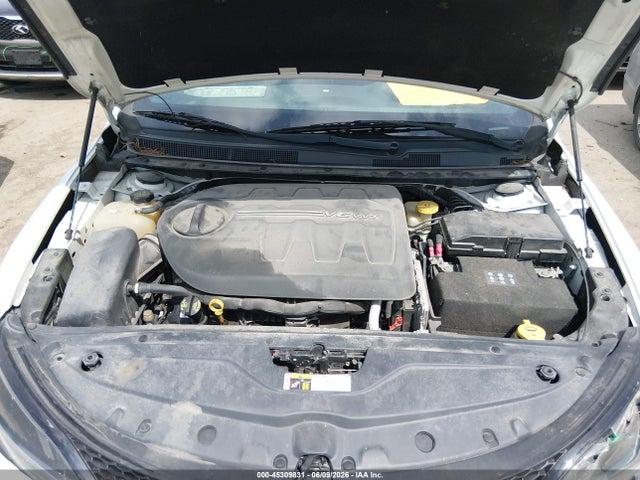 45309831 :رقم المزاد ، 1C3CCCBGXFN705839 vin ، 2015 Chrysler 200 S مزاد بيع