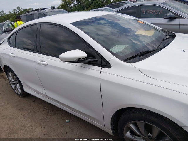45309831 :رقم المزاد ، 1C3CCCBGXFN705839 vin ، 2015 Chrysler 200 S مزاد بيع