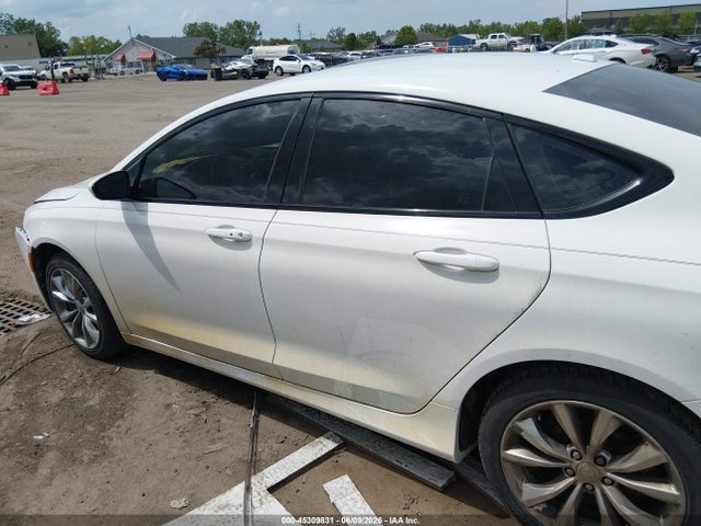 45309831 :رقم المزاد ، 1C3CCCBGXFN705839 vin ، 2015 Chrysler 200 S مزاد بيع