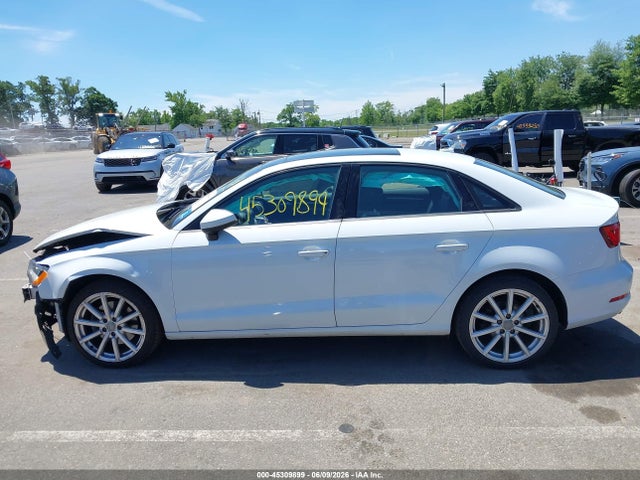 45309899 :رقم المزاد ، WAUBFGFF0F1047508 vin ، 2015 Audi A3 2.0t Premium مزاد بيع