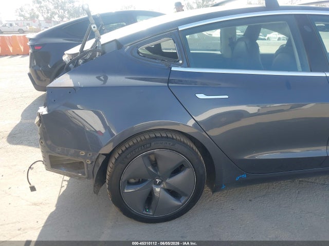 Tesla Model 3 Long Range/mid Range 2018 5YJ3E1EA2JF102098 Image 21
