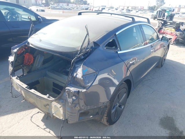 Tesla Model 3 Long Range/mid Range 2018 5YJ3E1EA2JF102098 Image 4