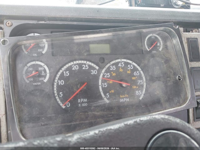 45310262 :رقم المزاد ، 1FV3G6AC71HH24394 vin ، 2001 Freightliner Medium Conventional Fl60 مزاد بيع