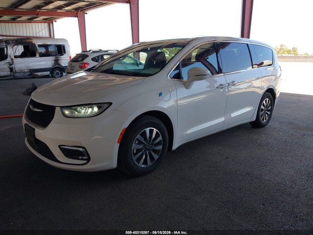 Chrysler Pacifica Hybrid Touring L 2022 2C4RC1L79NR222143 Image 2