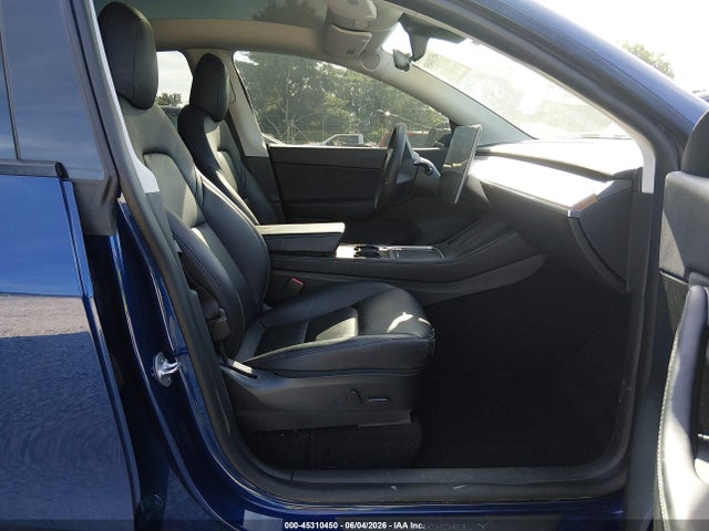 45310450 :رقم المزاد ، 7SAYGDEF7NF310239 vin ، 2022 Tesla Model Y Performance Dual Motor All-wheel Drive مزاد بيع