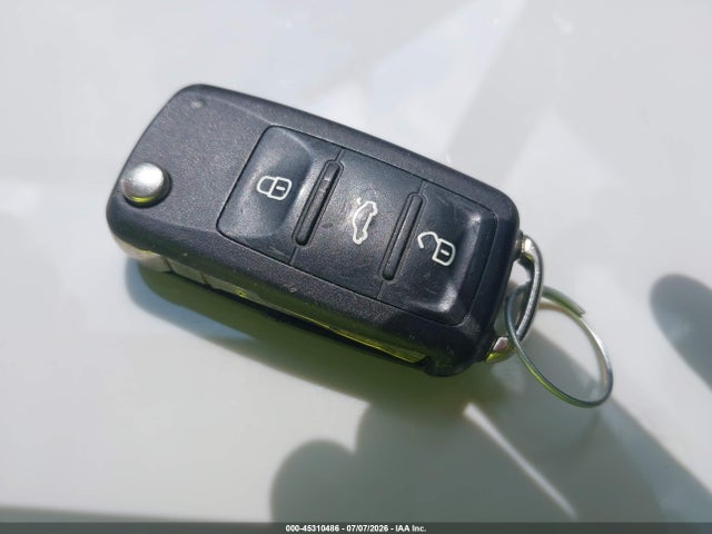 Продажа на аукционе авто 2016 Volkswagen Beetle, vin: 3VWJ07AT5GM635497, номер лота: 45310486