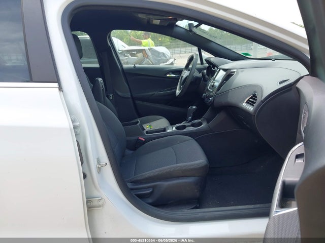 45310554 :رقم المزاد ، 3G1BE6SM8JS653045 vin ، 2018 Chevrolet Cruze Lt Auto مزاد بيع