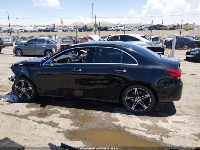 WDD3G4EB3KW019738 Mercedes-Benz A 220