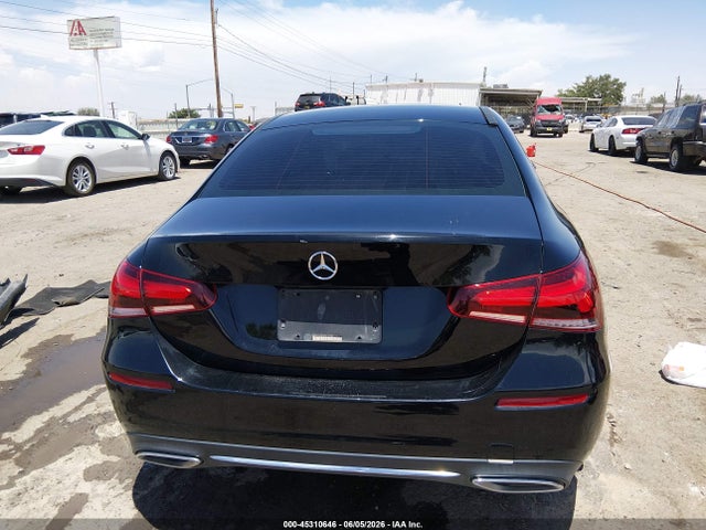 WDD3G4EB3KW019738 Mercedes-Benz A 220