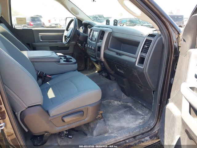 45310749 :رقم المزاد ، 3C6JR7DGXHG681308 vin ، 2017 Ram 1500 Tradesman  4x4 8' Box مزاد بيع