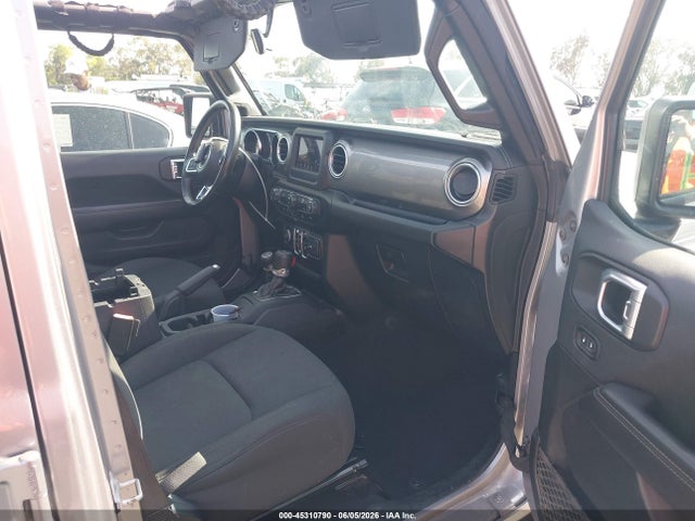 1C4HJXEN3MW592851 Jeep Wrangler Unlimited Sahara 4x4