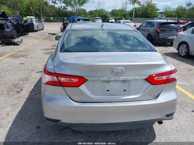 2020 Toyota Camry Le მანქანა იყიდება აუქციონზე, vin: 4T1C11AK3LU935781, აუქციონის ნომერი: 45310826