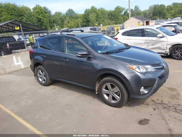 45310854 :رقم المزاد ، JTMRFREV7FD152695 vin ، 2015 Toyota Rav4 Xle مزاد بيع