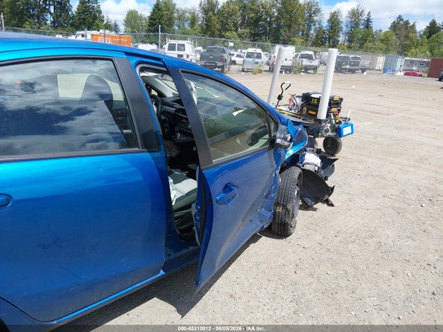 Toyota Prius C Two 2014 JTDKDTB36E1077172 Image 17