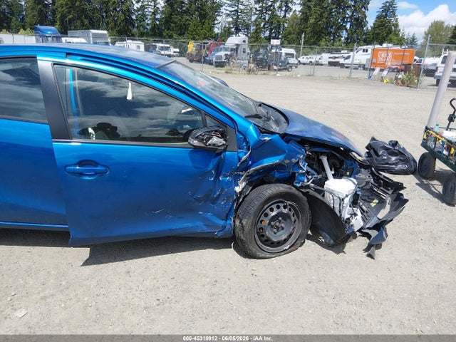 Toyota Prius C Two 2014 JTDKDTB36E1077172 Image 18