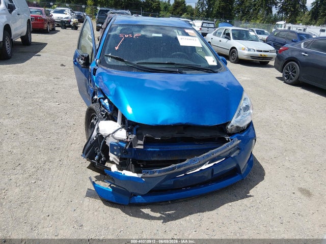 Toyota Prius C Two 2014 JTDKDTB36E1077172 Image 19