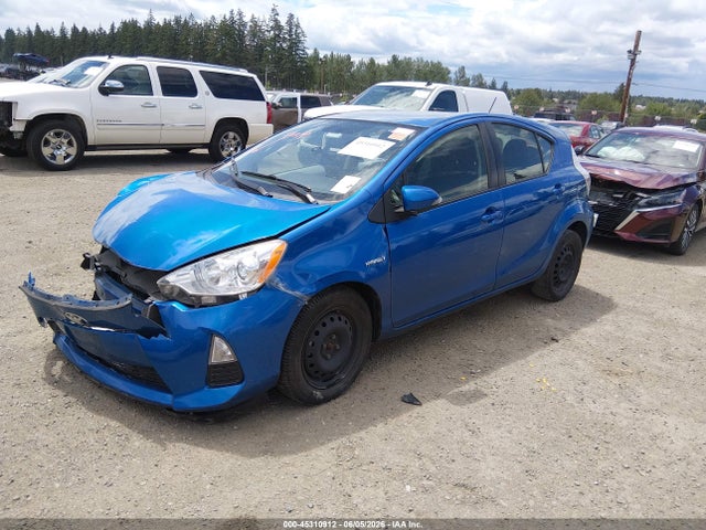 Toyota Prius C Two 2014 JTDKDTB36E1077172 Image 2