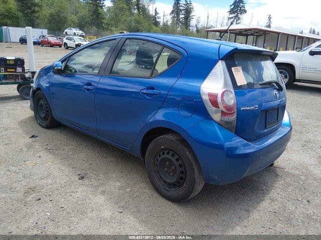 Toyota Prius C Two 2014 JTDKDTB36E1077172 Image 3