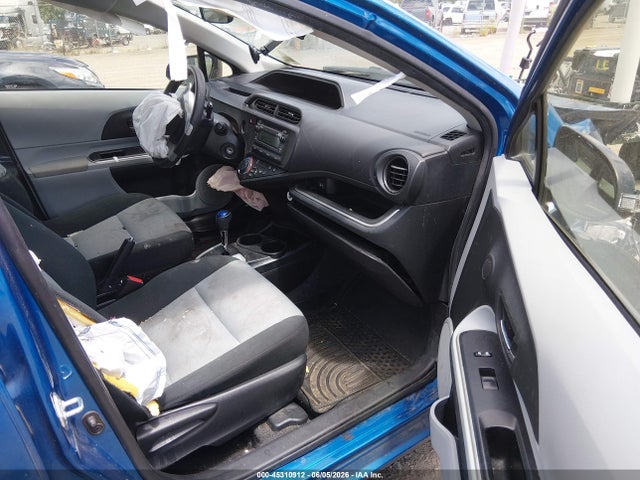 Toyota Prius C Two 2014 JTDKDTB36E1077172 Image 5