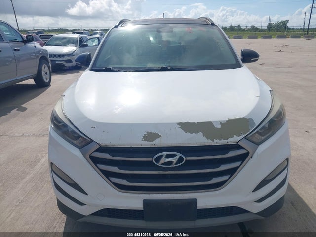 2017 Hyundai Tucson Night მანქანა იყიდება აუქციონზე, vin: KM8J33A28HU554044, აუქციონის ნომერი: 45310938