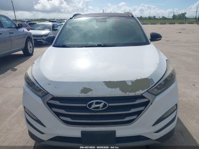 2017 Hyundai Tucson Night მანქანა იყიდება აუქციონზე, vin: KM8J33A28HU554044, აუქციონის ნომერი: 45310938