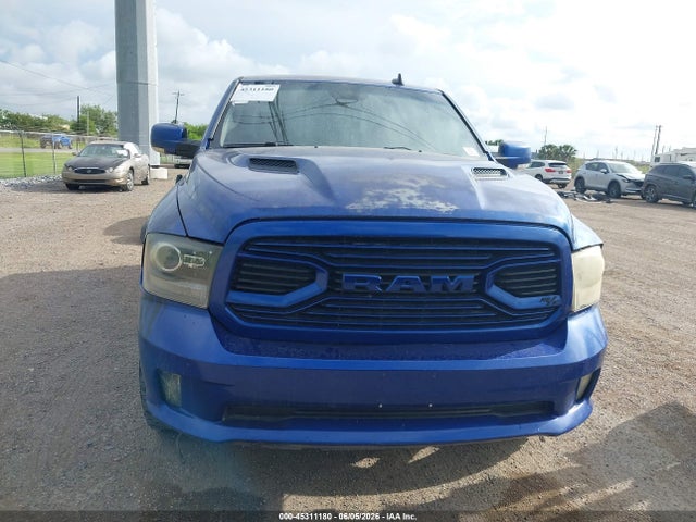 45311180 :رقم المزاد ، 3C6JR6CT9JG195233 vin ، 2018 Ram 1500 Sport  4x2 6'4 Box مزاد بيع