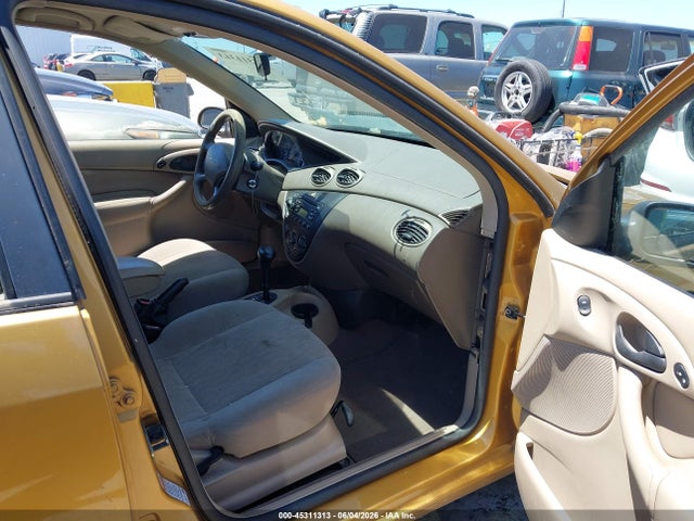 45311313 :رقم المزاد ، 1FAHP36371W108640 vin ، 2001 Ford Focus Se مزاد بيع