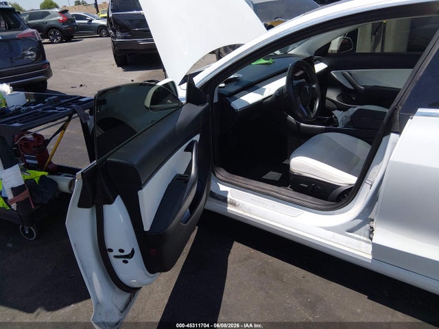 2018 Tesla Model 3 Long Range/mid Range მანქანა იყიდება აუქციონზე, vin: 5YJ3E1EA6JF168556, აუქციონის ნომერი: 45311704