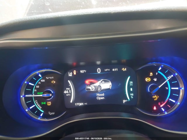 45311748 :رقم المزاد ، 2C4RC1N71JR113067 vin ، 2018 Chrysler Pacifica Hybrid Limited مزاد بيع