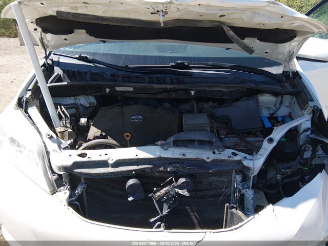 5TDDZ3DC9HS166071 Toyota Sienna Xle Premium 7 Passenger