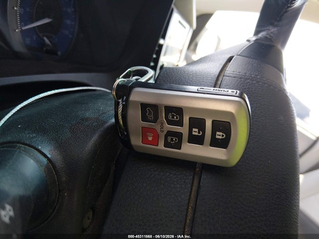 5TDDZ3DC9HS166071 Toyota Sienna Xle Premium 7 Passenger