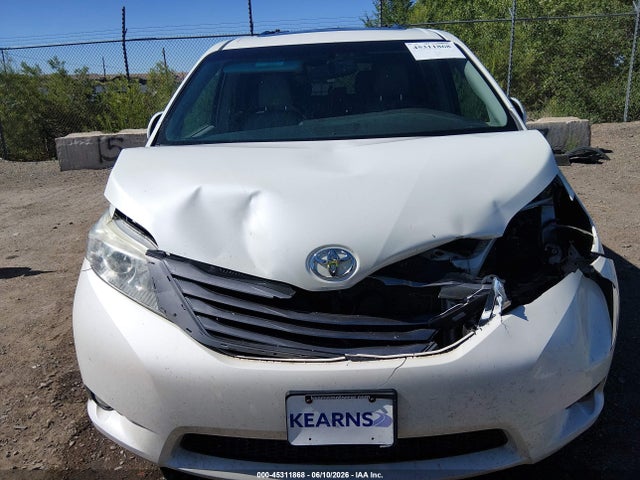 5TDDZ3DC9HS166071 Toyota Sienna Xle Premium 7 Passenger