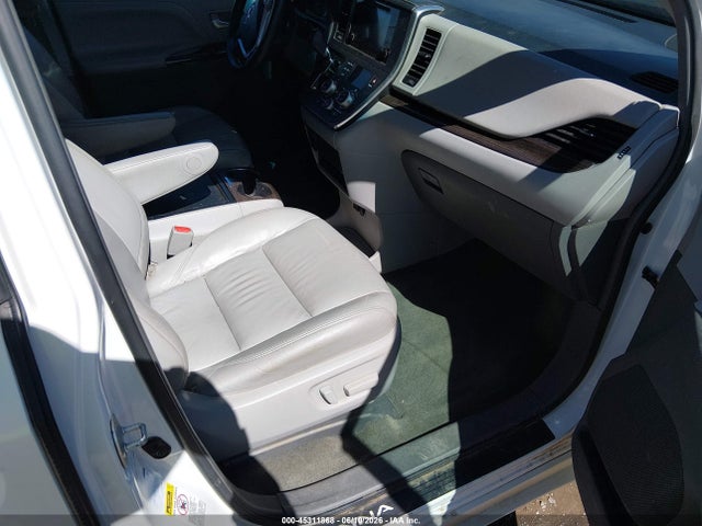 5TDDZ3DC9HS166071 Toyota Sienna Xle Premium 7 Passenger