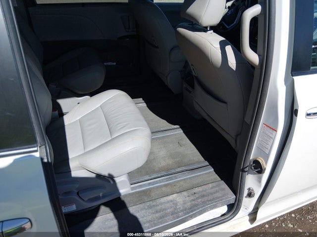 5TDDZ3DC9HS166071 Toyota Sienna Xle Premium 7 Passenger