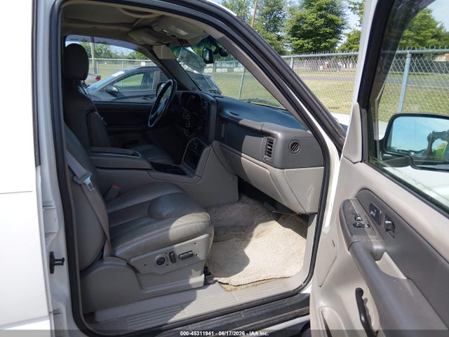 2003 Chevrolet Suburban 1500 Z71 მანქანა იყიდება აუქციონზე, vin: 3GNFK16Z13G202000, აუქციონის ნომერი: 45311941