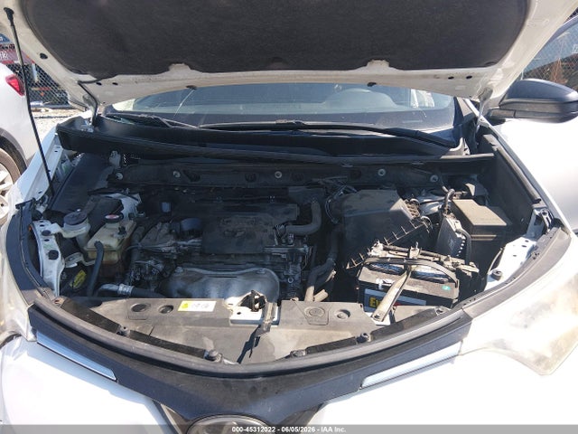JTMZFREV0JJ731957 Toyota RAV4 LE