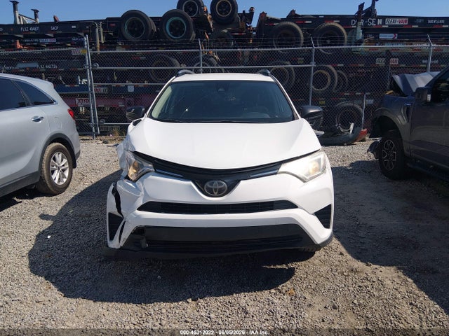 JTMZFREV0JJ731957 Toyota RAV4 LE