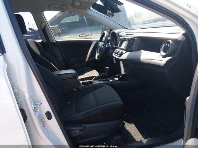JTMZFREV0JJ731957 Toyota RAV4 LE