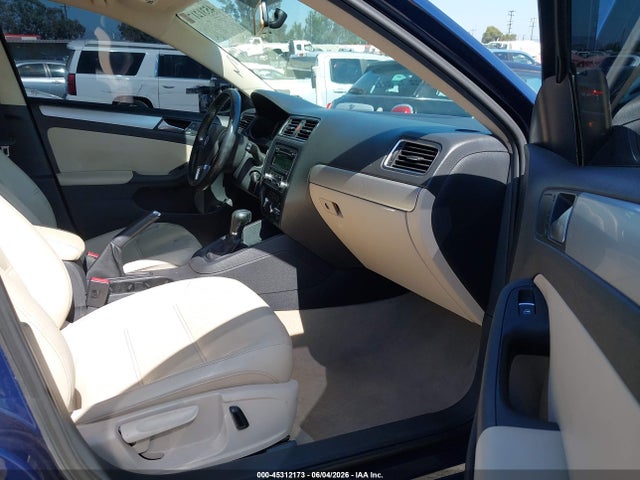 2013 Volkswagen Jetta 2.5l Se მანქანა იყიდება აუქციონზე, vin: 3VWDP7AJ9DM410339, აუქციონის ნომერი: 45312173