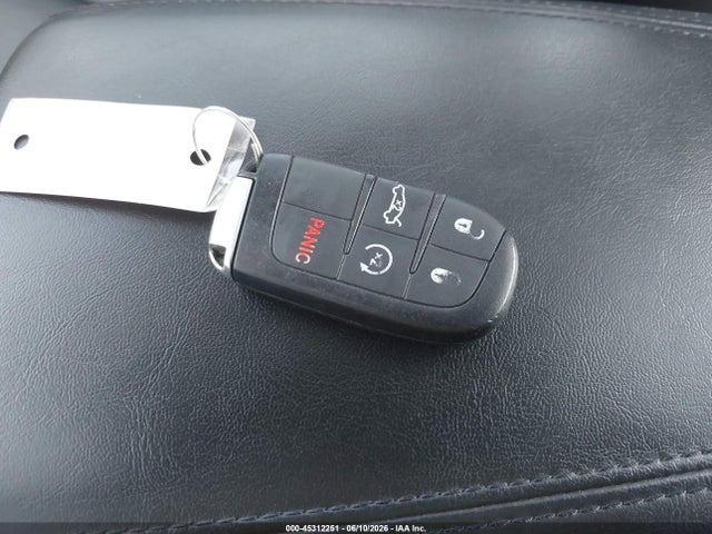 45312251 :رقم المزاد ، 1C3CCCCG2GN139787 vin ، 2016 Chrysler 200 C مزاد بيع